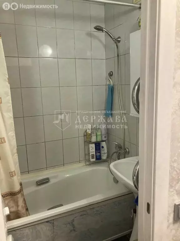 3-комнатная квартира: Кемерово, Комсомольский проспект, 43 (61.4 м) - Фото 1