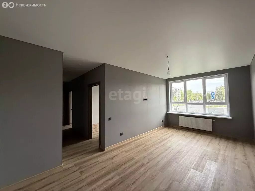 2-комнатная квартира: Тюмень, улица Александра Звягина, 12 (54.7 м) - Фото 1