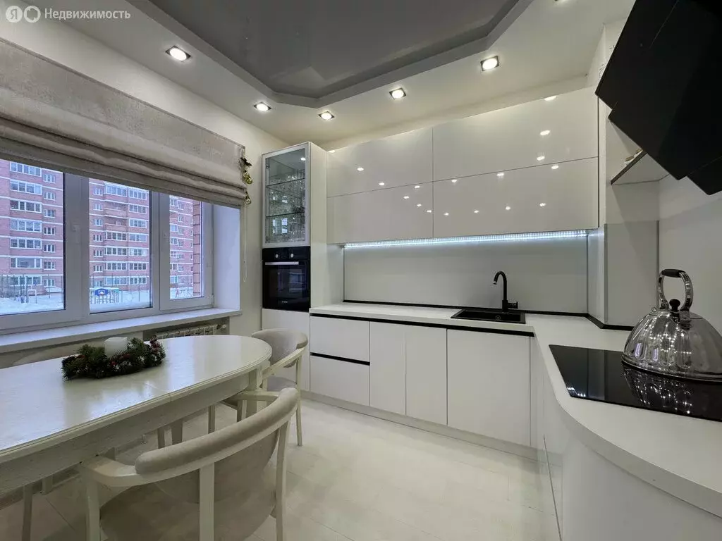 3-комнатная квартира: Киров, улица Архитектора Валерия Зянкина, 7к2 ... - Фото 1