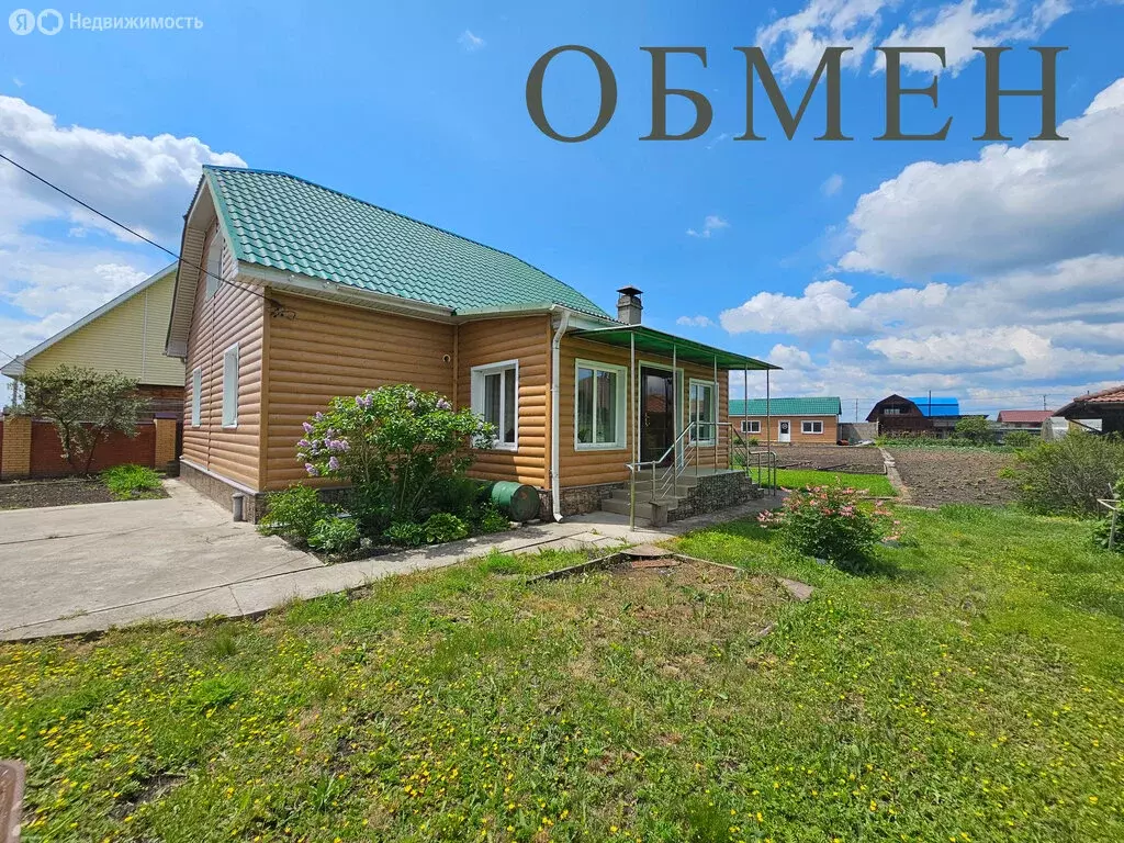 Дом в село Хомутово, улица 50 лет Октября (220 м) - Фото 1