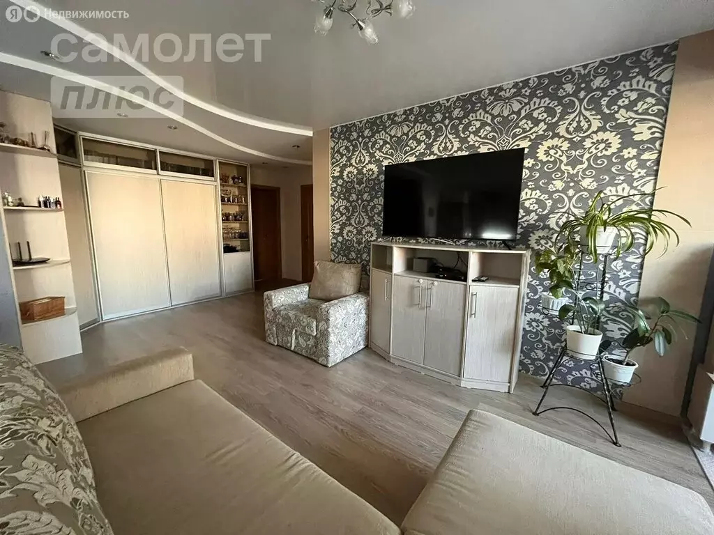 2-комнатная квартира: Тюмень, улица Станислава Карнацевича, 14 (70 м) - Фото 1