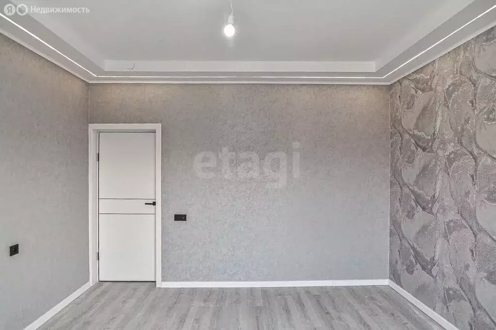 3-комнатная квартира: Южно-Сахалинск, улица имени Космонавта Поповича, ... - Фото 1