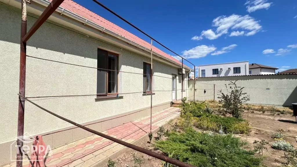 Дом в Крым, Евпатория городской округ, Заозерное пгт ул. ... - Фото 1
