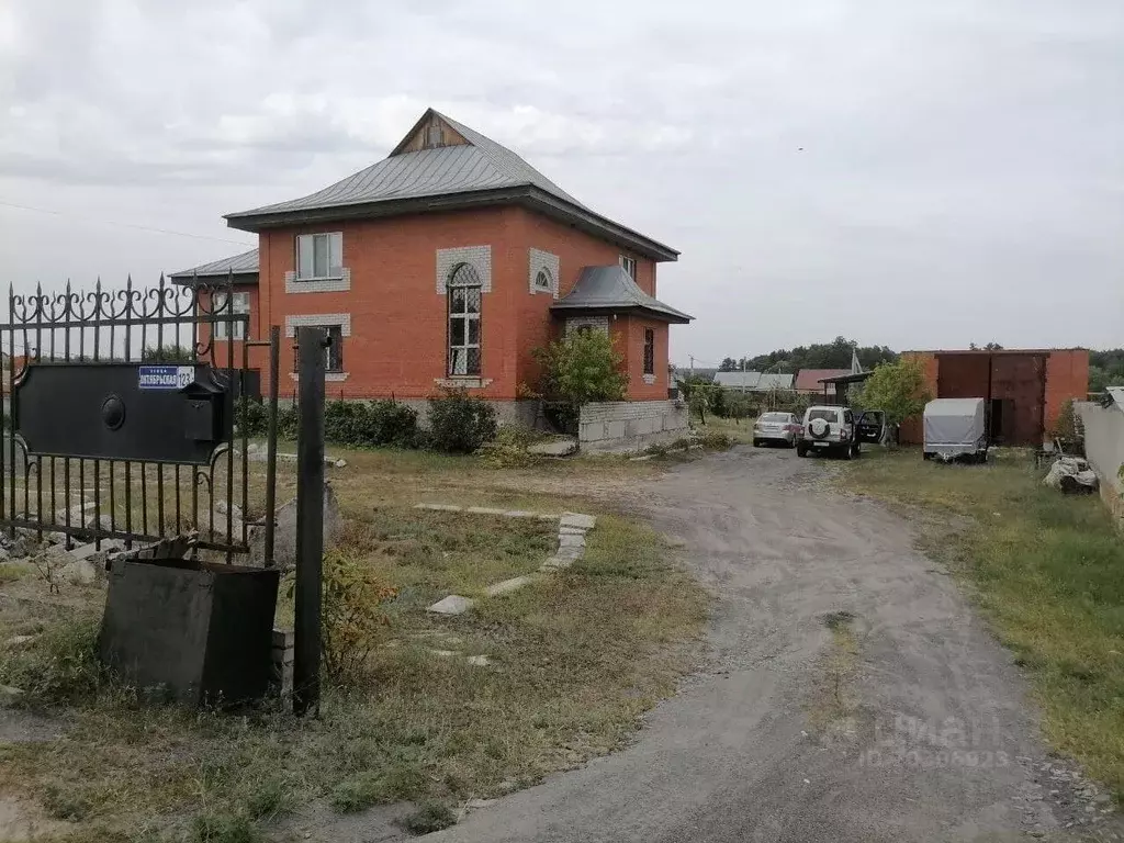 Дом в Белгородская область, Старооскольский городской округ, с. ... - Фото 1