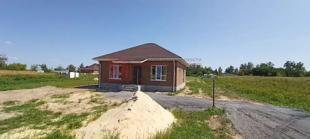Дом в Белгородская область, Старооскольский городской округ, с. ... - Фото 1
