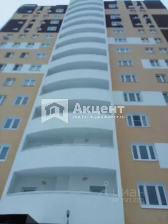 2-к кв. Ивановская область, Иваново ул. 10 Августа, 87 (70.4 м) - Фото 0