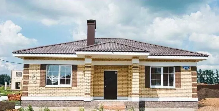 Дом в Астраханская область, Наримановский район, с. Солянка ... - Фото 1