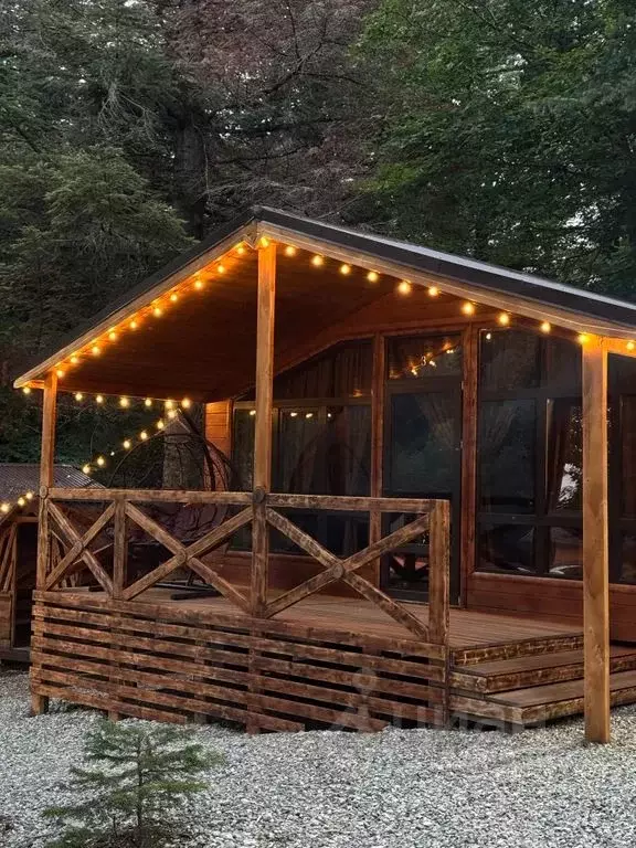 Дом в Карачаево-Черкесия, Зеленчукский район, с. Архыз ул. Счастливая ... - Фото 1