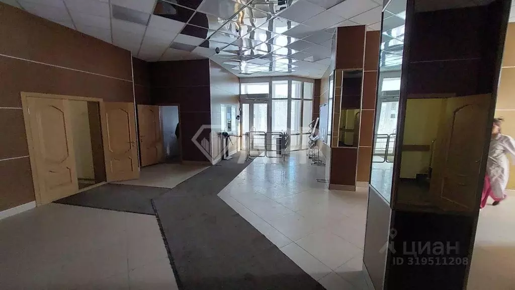 Помещение свободного назначения в Татарстан, Казань ул. Оренбургский ... - Фото 1