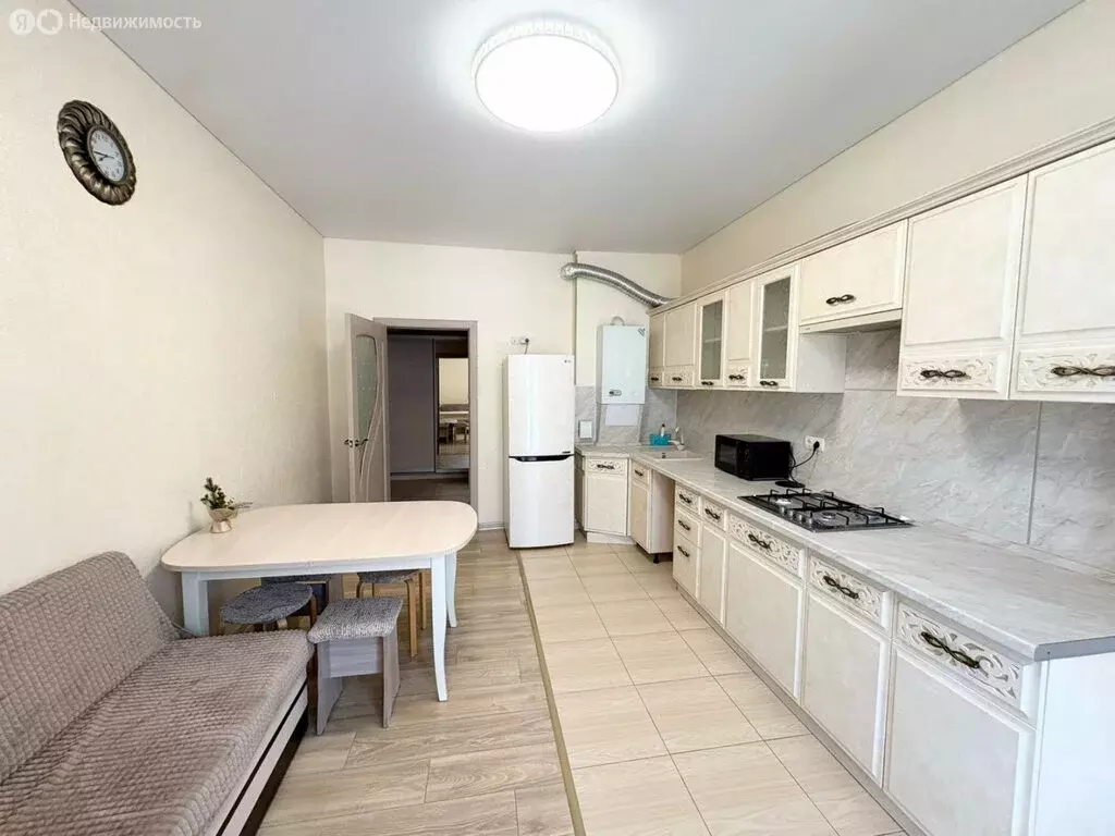 1-комнатная квартира: Геленджик, улица Кирова, 121к1 (50 м) - Фото 0
