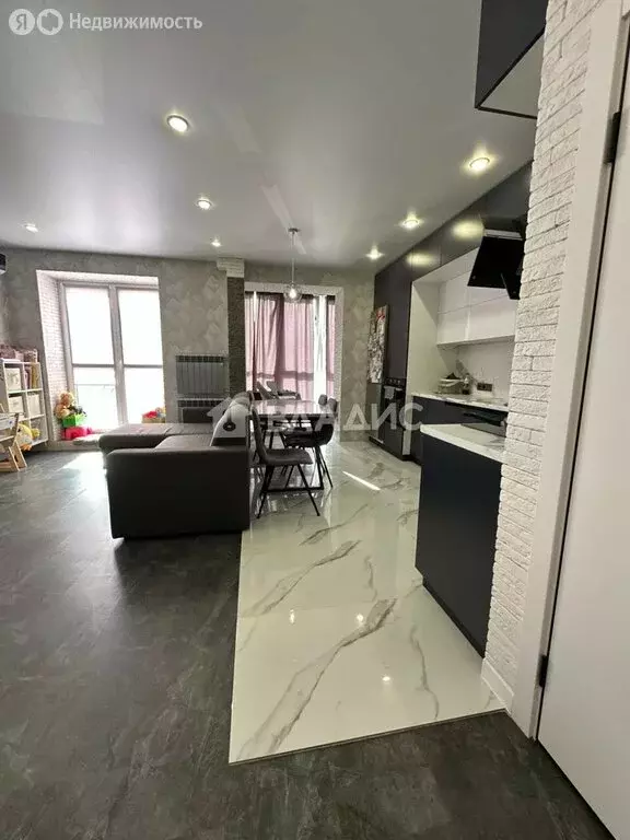 Квартира-студия: Волгоград, улица Расула Гамзатова, 7 (38.5 м) - Фото 2