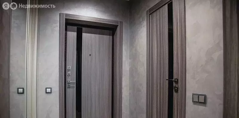 1-комнатная квартира: Энгельс, Красноармейская улица, 88А (50 м) - Фото 0