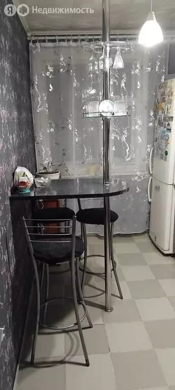 3-комнатная квартира: Берёзовский, улица Брусницына, 2 (63 м) - Фото 1