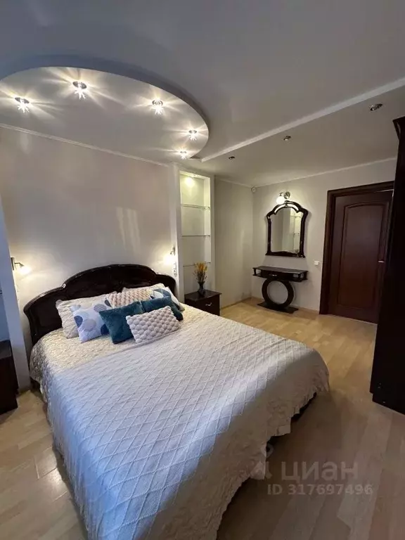 3-к кв. Санкт-Петербург ул. Сикейроса, 21К4 (80.0 м) - Фото 0