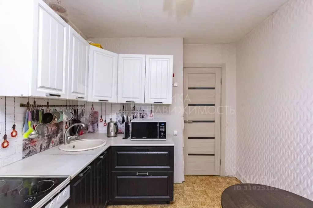 3-к кв. Тюменская область, Тюмень ул. Мельникайте, 48а (60.4 м) - Фото 0