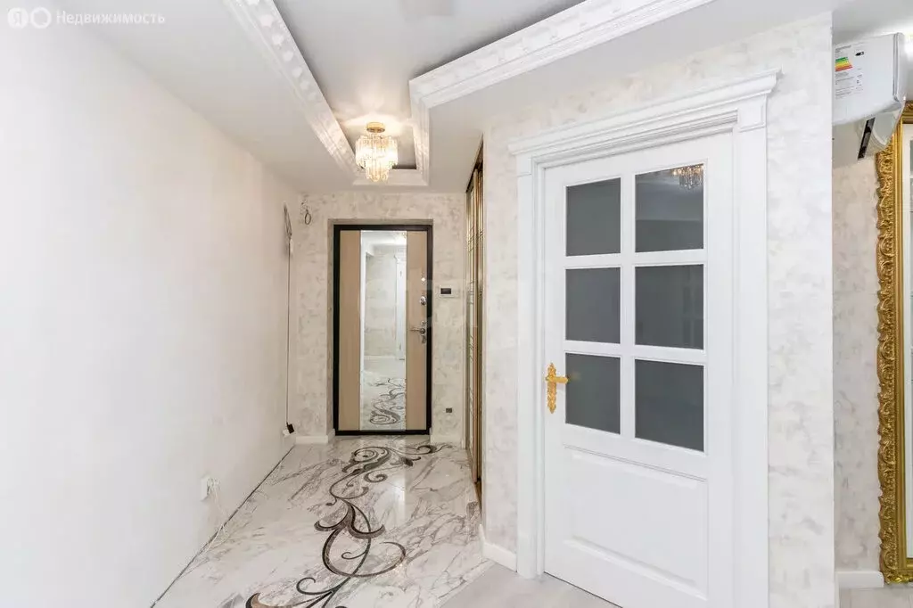 2-комнатная квартира: Тюмень, Кремлёвская улица, 102 (64.2 м) - Фото 1