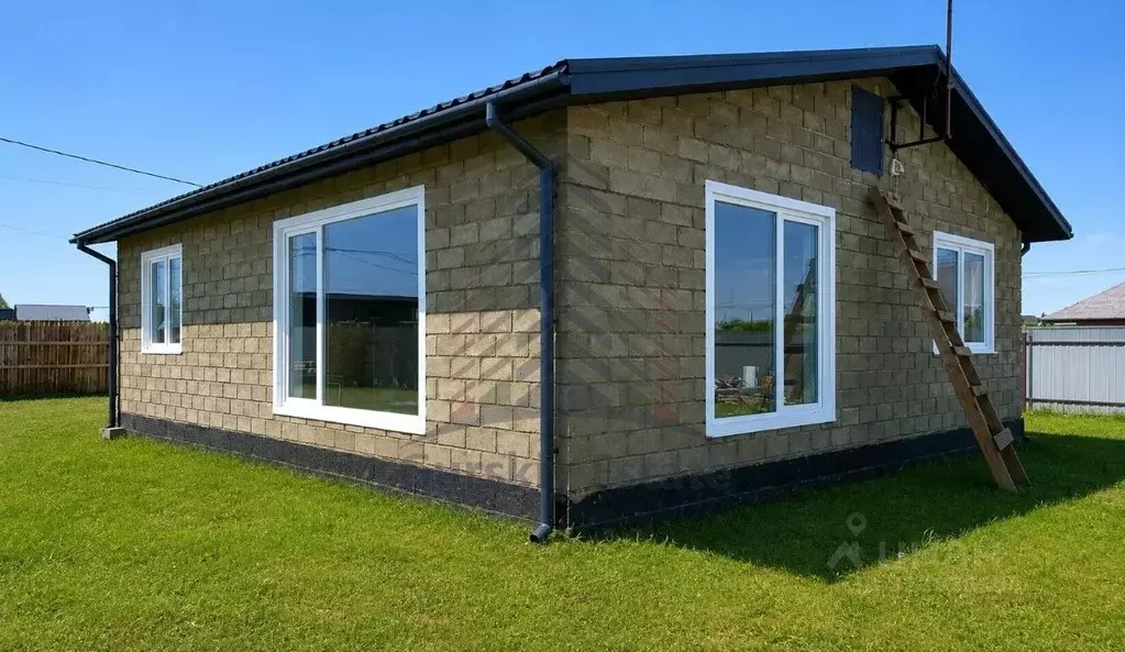 Дом в Красноярский край, Сосновоборск пер. Центральный, 6 (100 м) - Фото 1