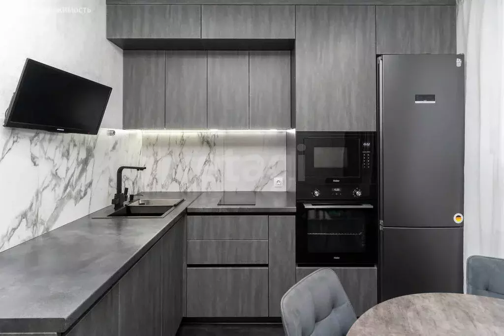 2-комнатная квартира: Тюмень, улица Пермякова, 68к2 (50 м) - Фото 1