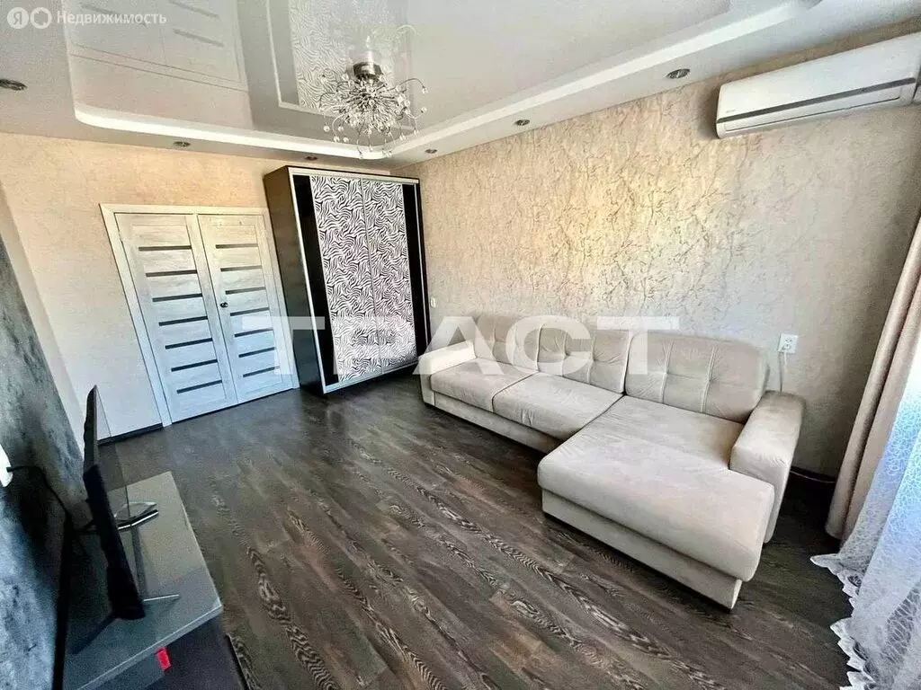 3-комнатная квартира: Воронеж, улица Генерала Лизюкова, 3 (63.2 м) - Фото 1