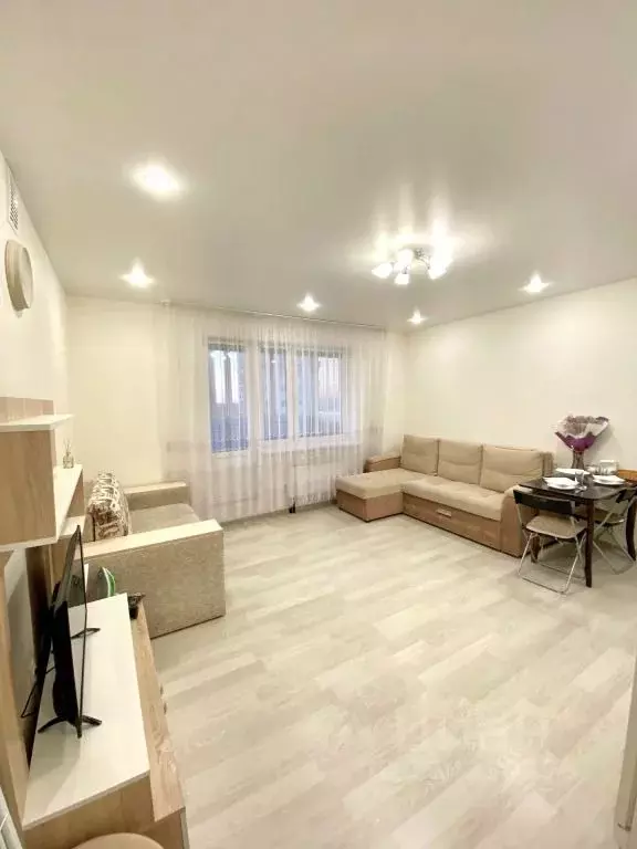 1-к кв. Татарстан, Казань ул. Братьев Батталовых, 20к1 (30.0 м) - Фото 0