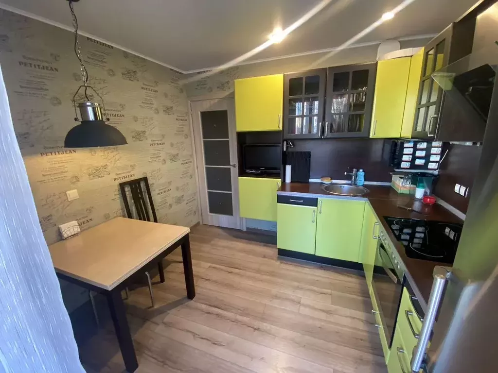 2-к кв. Санкт-Петербург ул. Бадаева, 8к2 (58.0 м) - Фото 1