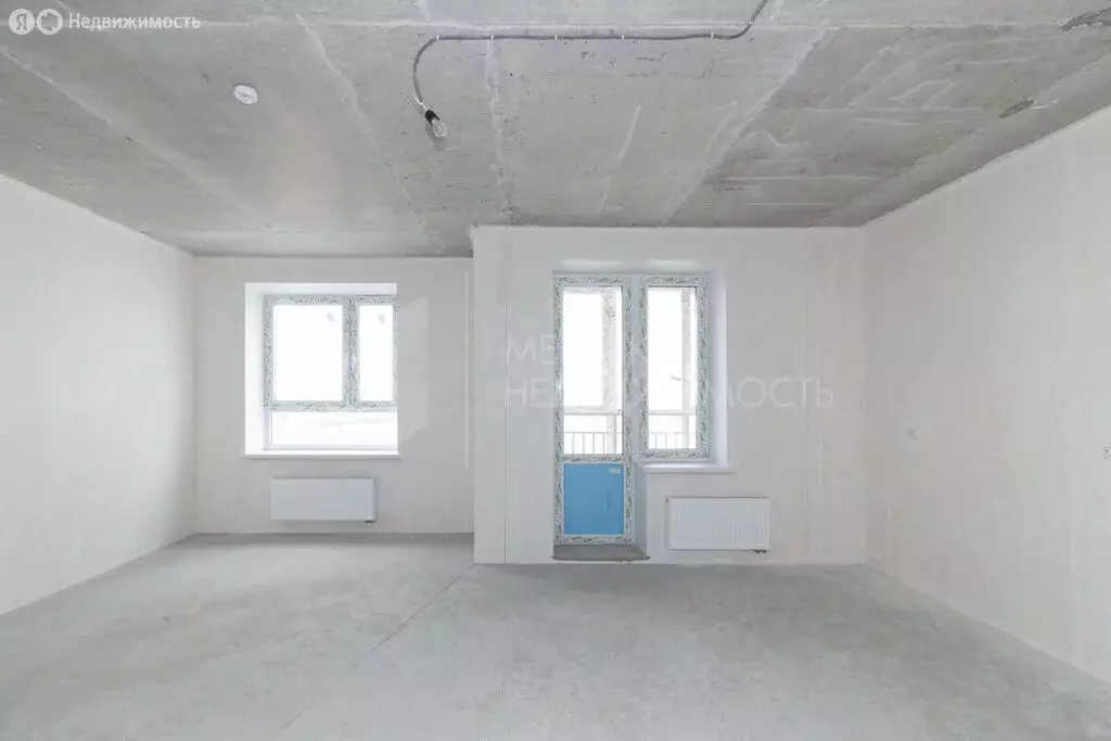 Квартира-студия: Тюмень, улица Мельникайте, 2к17 (42.9 м) - Фото 1