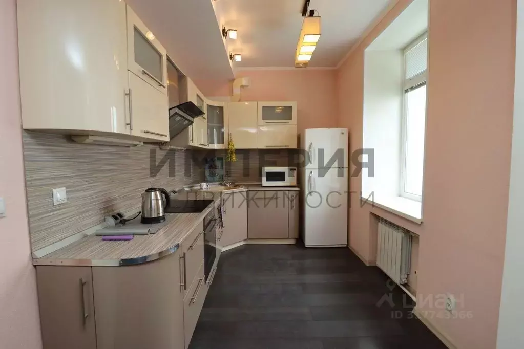 3-к кв. Магаданская область, Магадан Портовая ул., 3 (71.1 м) - Фото 1