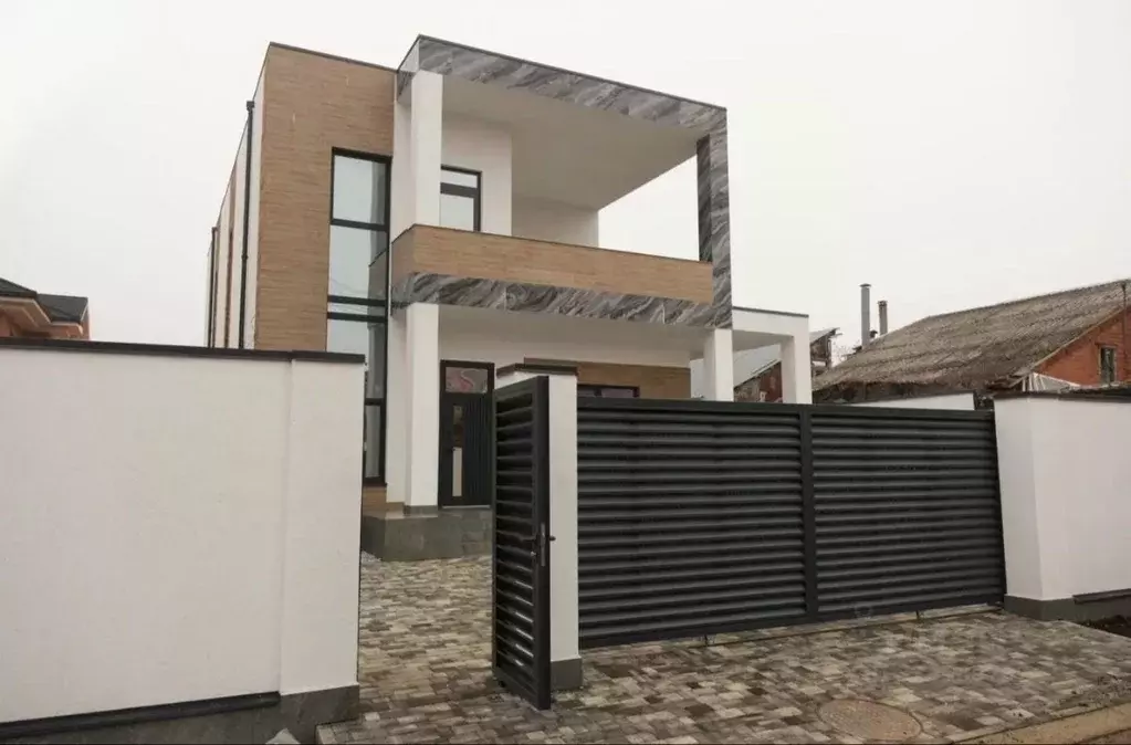 Коттедж в Краснодарский край, Краснодар ул. Герцена, 211 (240 м) - Фото 1