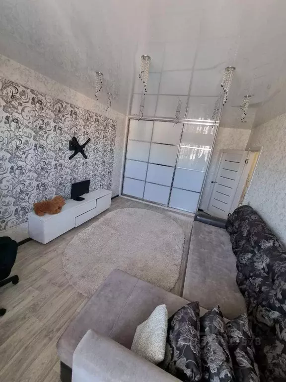 2-к кв. Омская область, Омск ул. 21-я Амурская, 39 (60.0 м) - Фото 0