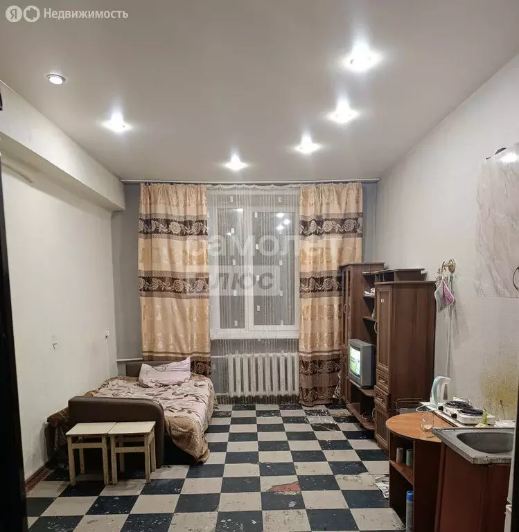 1к в 20-комнатной квартире (18.4 м) - Фото 1