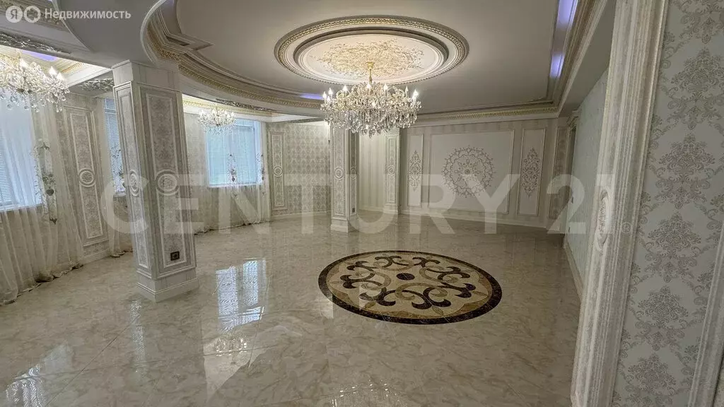 3-комнатная квартира: Махачкала, улица Ирчи Казака, 46 (130 м) - Фото 0