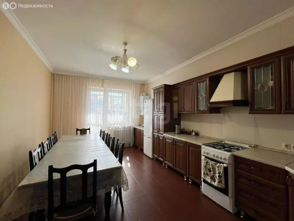 3-комнатная квартира: Владикавказ, улица Астана Кесаева, 23А (100 м) - Фото 0