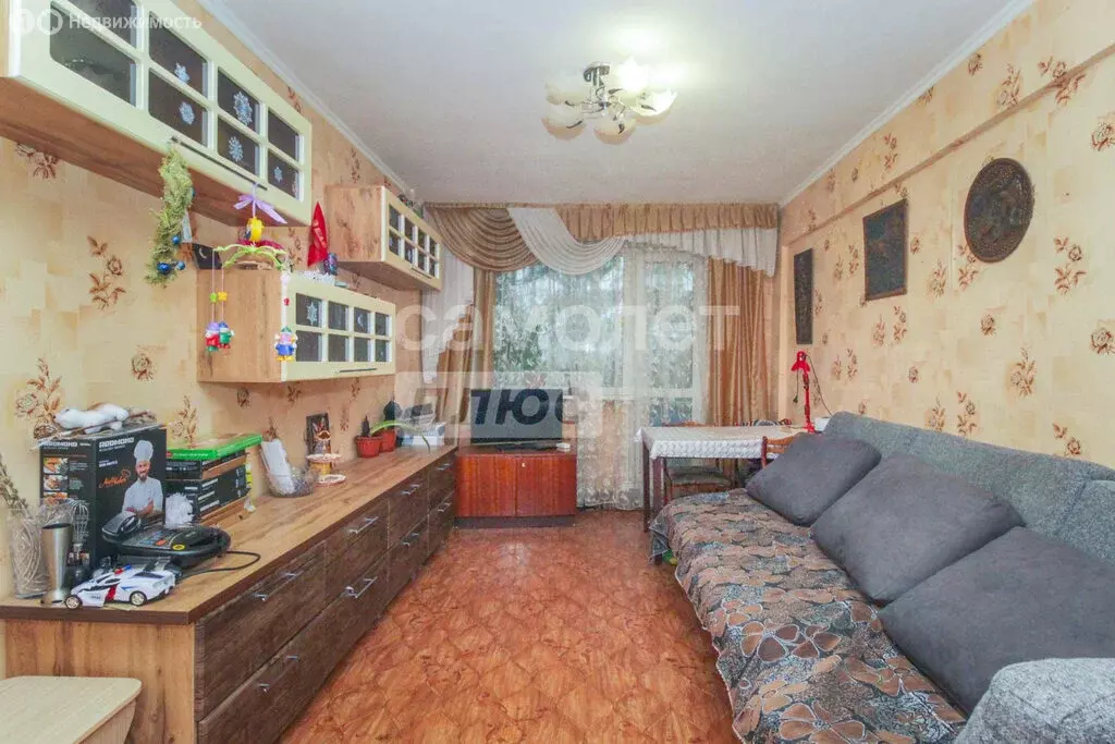 4-комнатная квартира: Омск, улица Дианова, 19А (75.8 м) - Фото 0