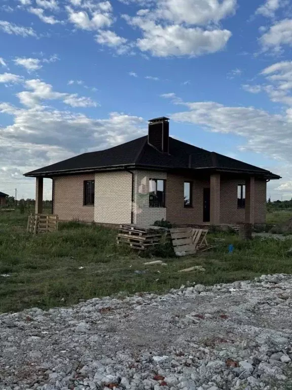 Дом в Саратовская область, Энгельсский район, Красноярское ... - Фото 0