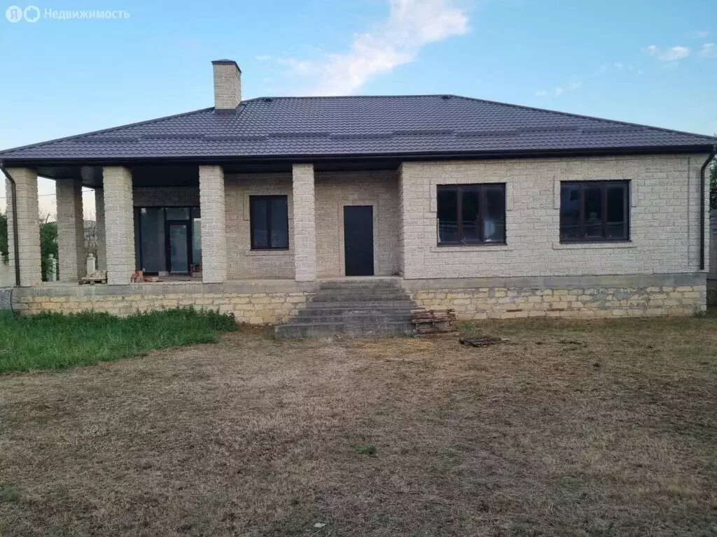 Дом в Надежда, улица Орджоникидзе (242 м) - Фото 0