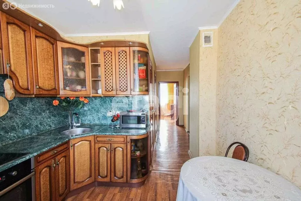 4-комнатная квартира: Тобольск, микрорайон 7А, 37В (81 м) - Фото 0