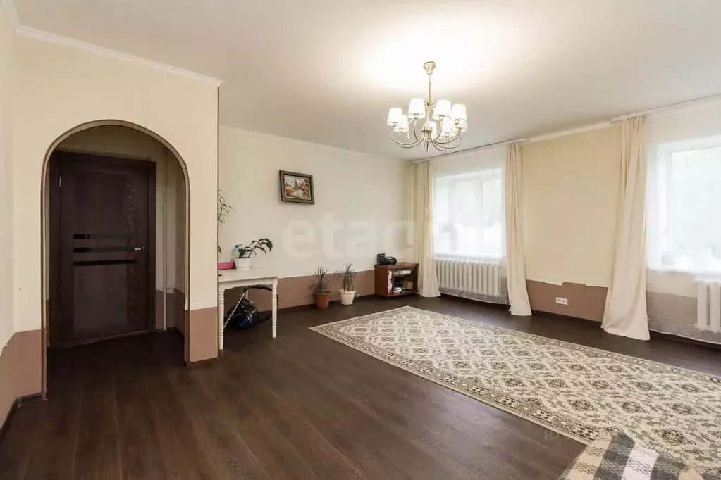 Дом в Тюменская область, Тюмень Актюбинская ул. (236 м) - Фото 1