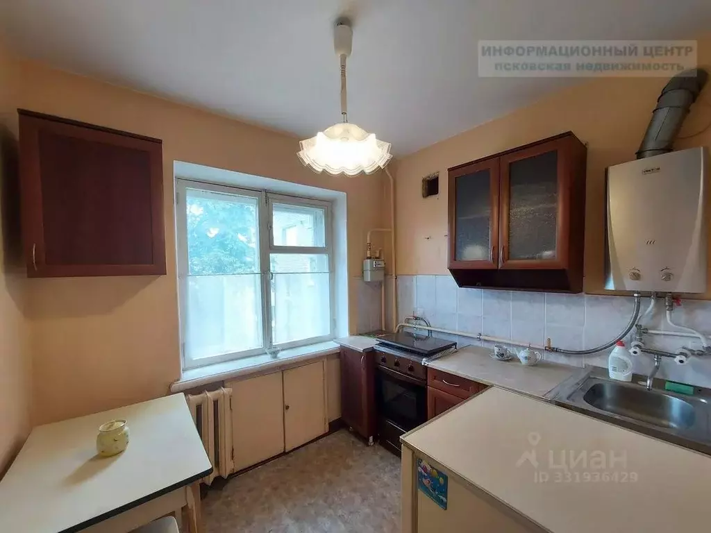 3-к кв. Псковская область, Псков ул. Красных Просвещенцев, 4 (56.2 м) - Фото 2