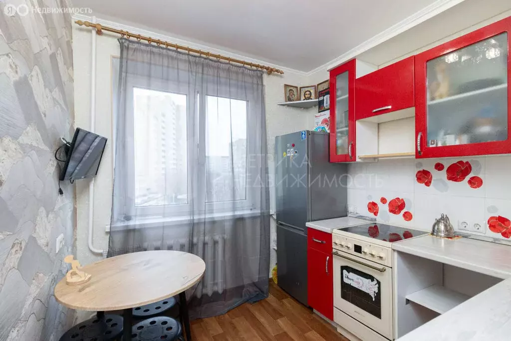 2-комнатная квартира: Тюмень, улица Щорса, 10 (48.8 м) - Фото 1