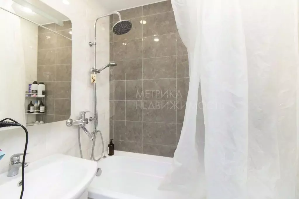 3-к кв. Тюменская область, Тюмень Ялуторовская ул., 27 (58.6 м) - Фото 1