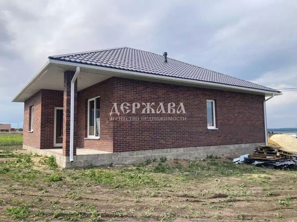 Дом в Белгородская область, Старооскольский городской округ, с. ... - Фото 0