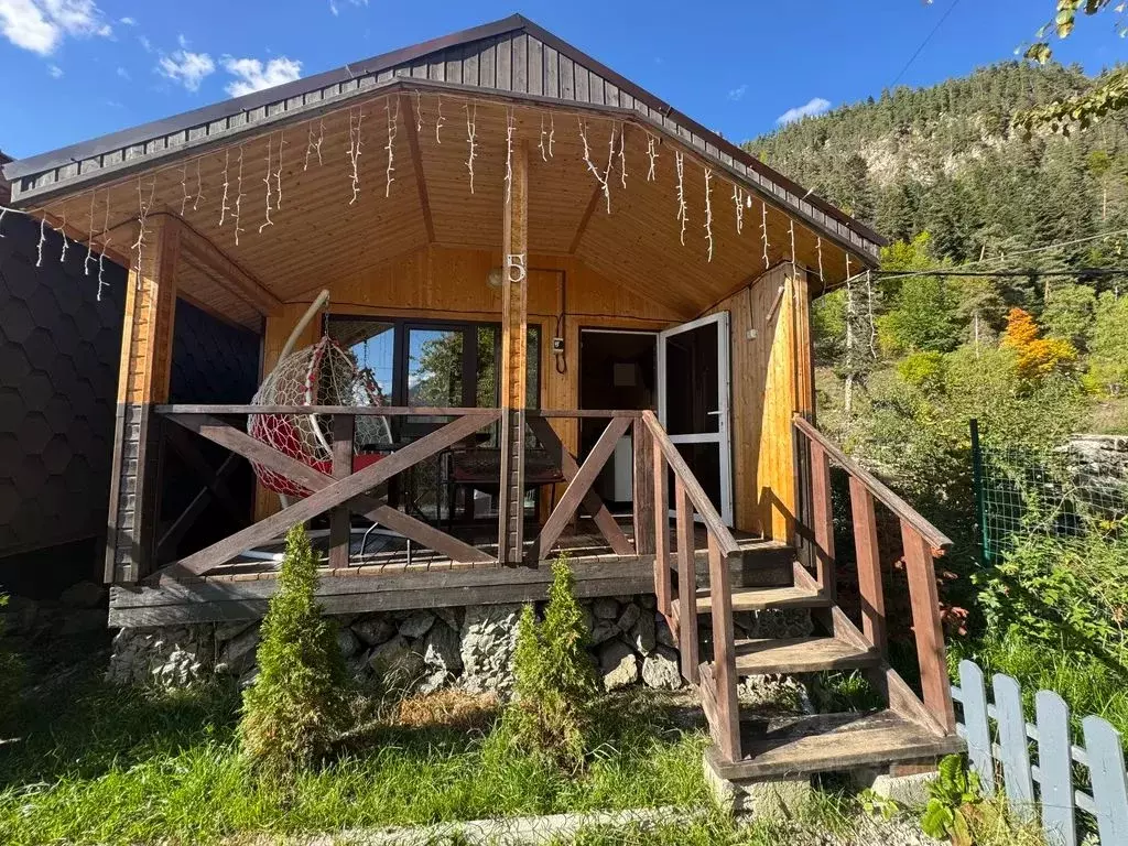 Дом в Карачаево-Черкесия, Зеленчукский район, с. Архыз ул. Водопадная, ... - Фото 1