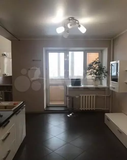 1-к. квартира, 40 м, 4/10 эт. - Фото 1