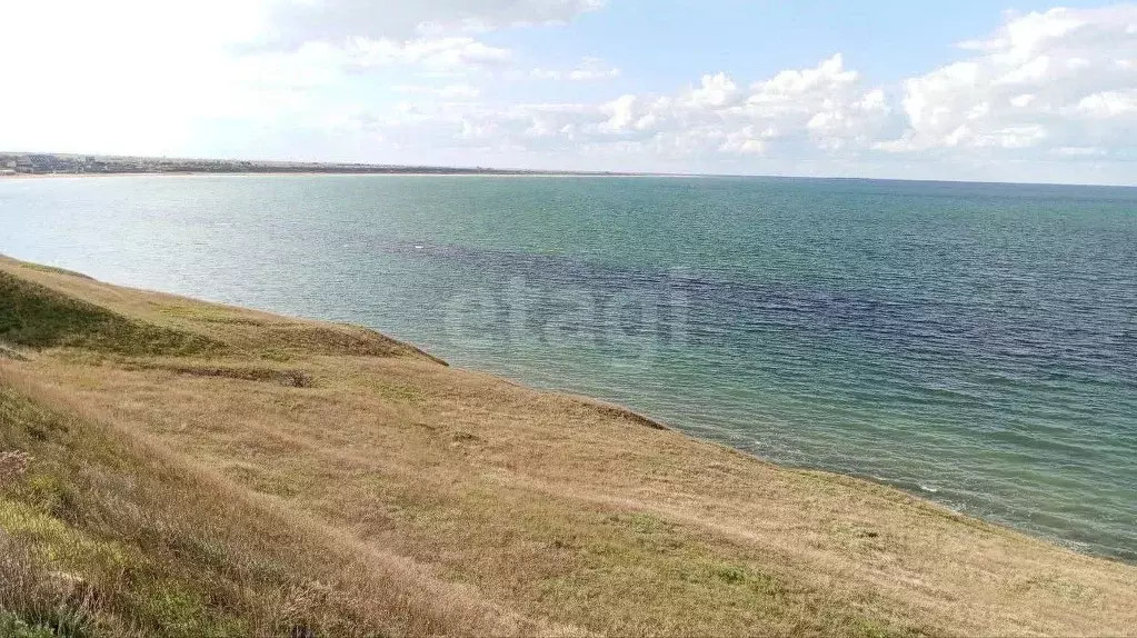 Участок в Крым, Ленинский район, Семисотское с/пос, с. Каменское ул. ... - Фото 1