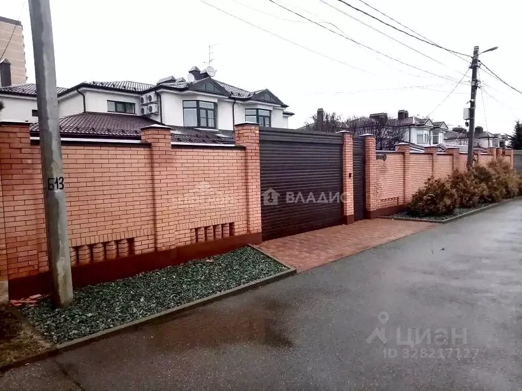 Дом в Краснодарский край, Краснодар ул. Платановая, 17 (360 м) - Фото 1