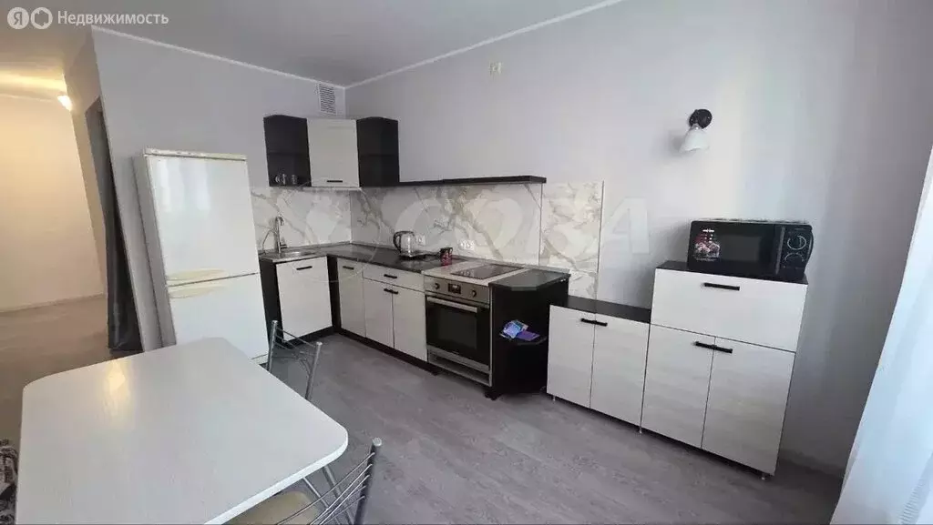 2-комнатная квартира: Тюмень, улица Валентины Трофимовой, 7 (67.6 м) - Фото 2