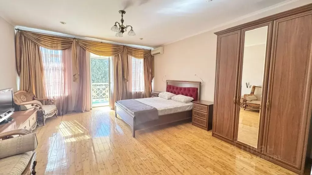 1-к кв. Крым, Ялта наб. Имени В.И. Ленина, 13 (54.6 м) - Фото 1