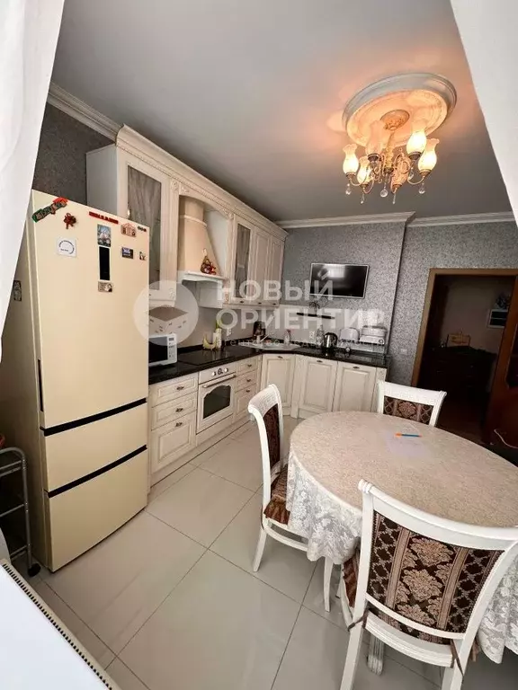 2-к кв. Свердловская область, Екатеринбург ул. Сурикова, 53А (77.0 м) - Фото 1