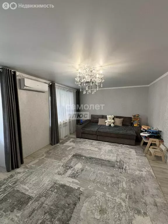 3-комнатная квартира: Астрахань, улица Куликова, 66 (77 м) - Фото 1