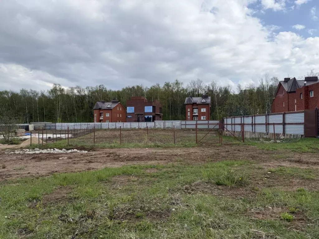 Участок в Московская область, Одинцовский городской округ, д. ... - Фото 0